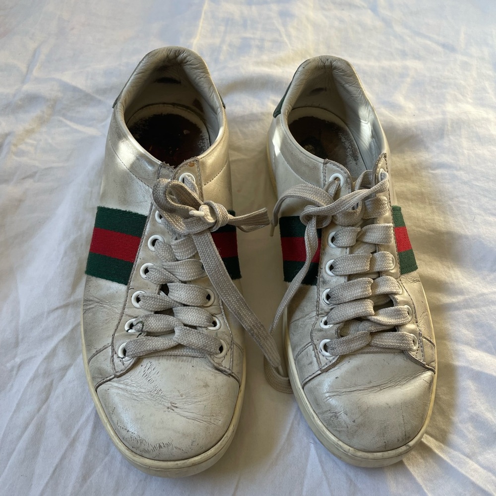 Size 6 Extremely used Gucci shoes with box and dust bag